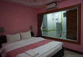 The Boss Grand Tower Hotel