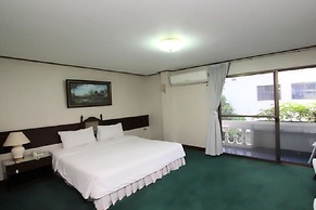 Baan Busarin Hotel