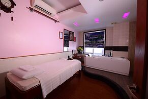 Blue Hanoi Inn Luxury Hotel