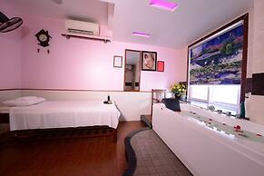 Blue Hanoi Inn Luxury Hotel