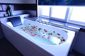 Blue Hanoi Inn Luxury Hotel