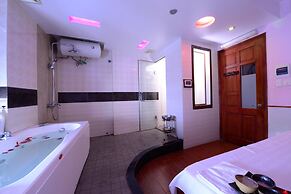 Blue Hanoi Inn Luxury Hotel