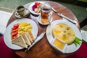 Omah D'Taman Hotel by EPS