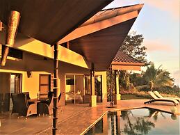 Golden Pineapple Villas