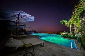 Golden Pineapple Villas