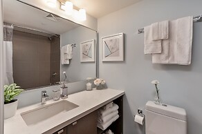 QuickStay - Class in Yorkville (Yonge & Bloor)