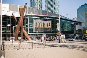 QuickStay - Class in Yorkville (Yonge & Bloor)