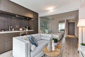 QuickStay - Class in Yorkville (Yonge & Bloor)