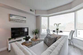 QuickStay - Class in Yorkville (Yonge & Bloor)