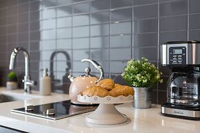 QuickStay - Class in Yorkville (Yonge & Bloor)