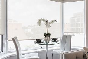 QuickStay - Class in Yorkville (Yonge & Bloor)