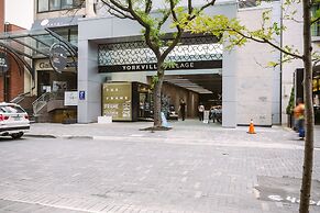 QuickStay - Class in Yorkville (Yonge & Bloor)