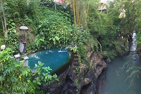 SereS Springs Resort & Spa Singakerta