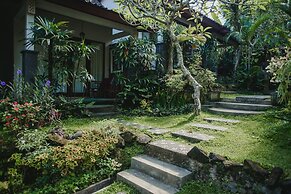 Desak Putu Putra Hidden