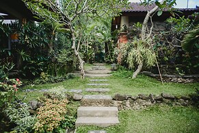 Desak Putu Putra Hidden