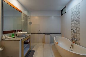 Desak Putu Putra Hidden