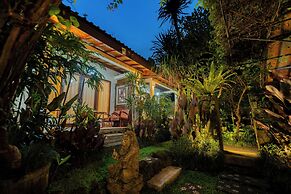 Desak Putu Putra Hidden