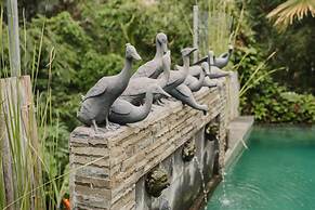 Desak Putu Putra Hidden