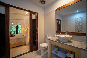 Desak Putu Putra Hidden