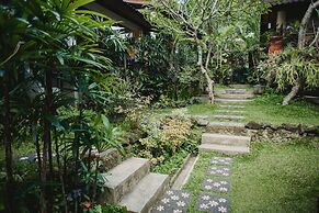 Desak Putu Putra Hidden