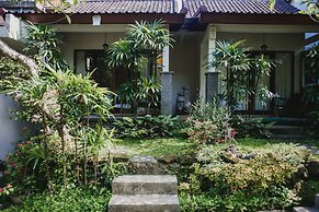 Desak Putu Putra Hidden