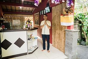 Desak Putu Putra Hidden