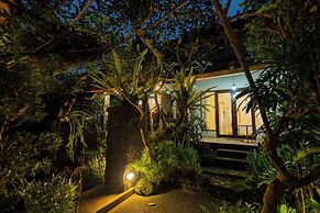 Desak Putu Putra Hidden