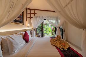 Desak Putu Putra Hidden