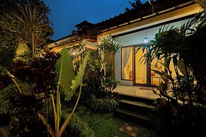 Desak Putu Putra Hidden