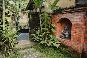 Desak Putu Putra Hidden