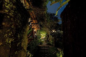 Desak Putu Putra Hidden