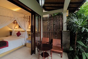 Desak Putu Putra Hidden