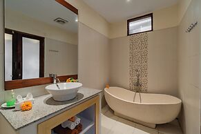 Desak Putu Putra Hidden