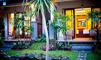 Desak Putu Putra Hidden