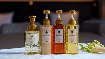 Shinsaibashi Higashi Crystal Hotel