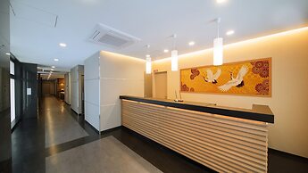 Shinsaibashi Higashi Crystal Hotel