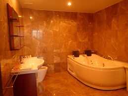 Cliffside View Hotel