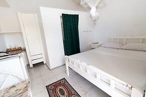 Lake Mainstay Resort