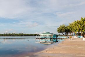 Lake Mainstay Resort