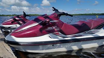 Lake Mainstay Resort