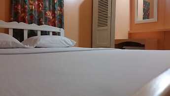 Lake Mainstay Resort