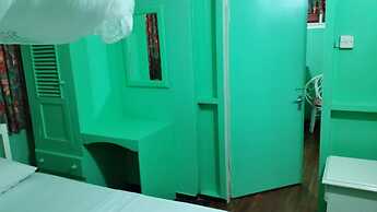 Lake Mainstay Resort