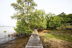 Seashell Village Resort