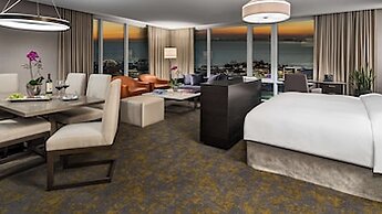 Hotel X Toronto, a Destination by Hyatt Hotel