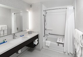 Holiday Inn Express & Suites Saskatoon East - University by IHG