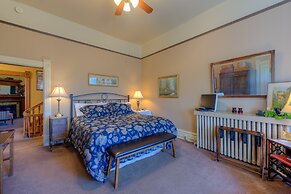 Sanders - Helena's Bed and Breakfast