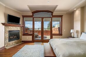 The Victoria 4 1 Bedroom Condo by RedAwning