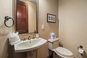 The Victoria 4 1 Bedroom Condo by RedAwning