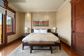 The Victoria 4 1 Bedroom Condo by RedAwning