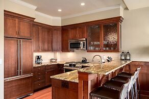 The Victoria 4 1 Bedroom Condo by RedAwning